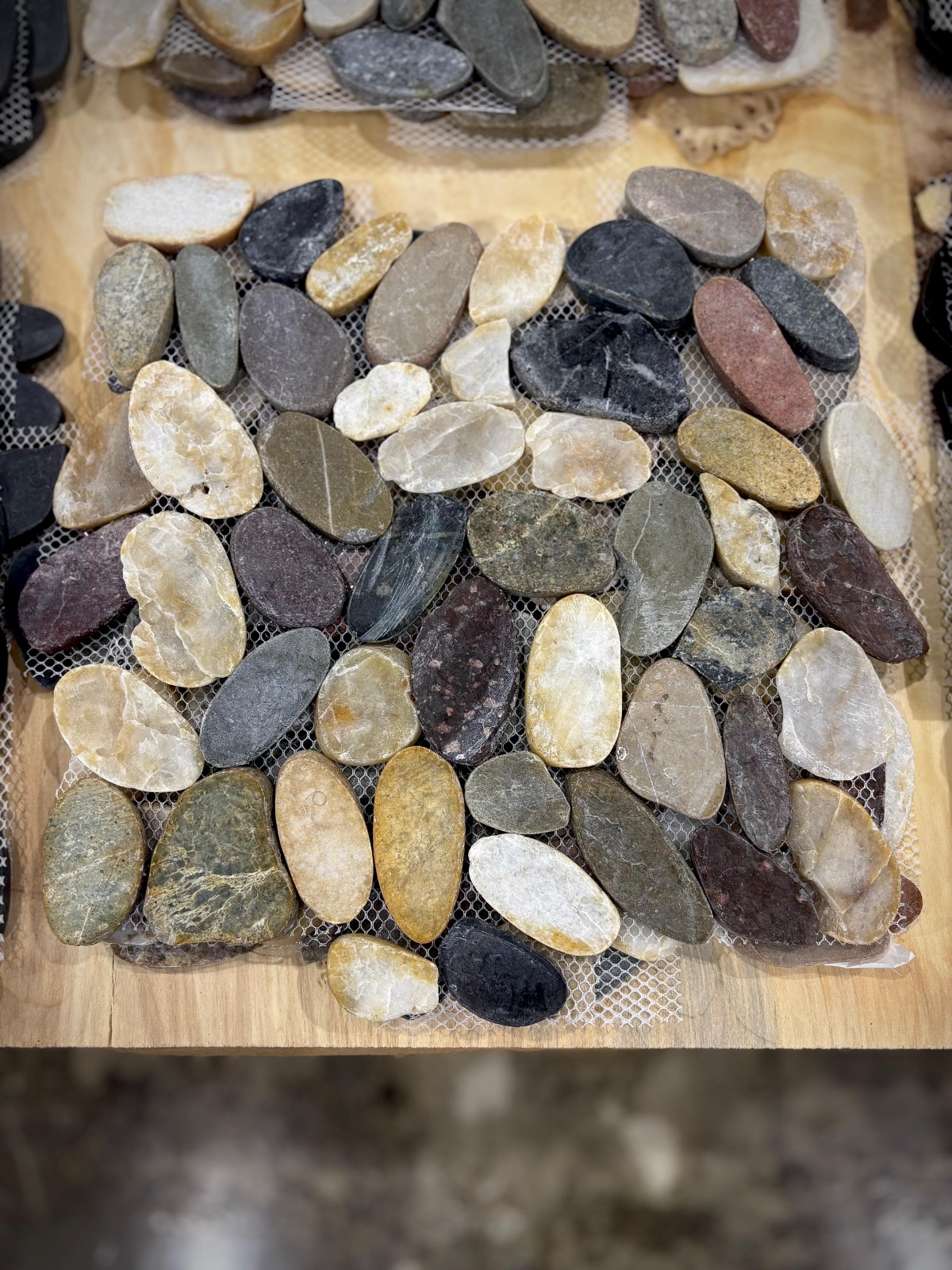 Mixed normal polished decorative stone